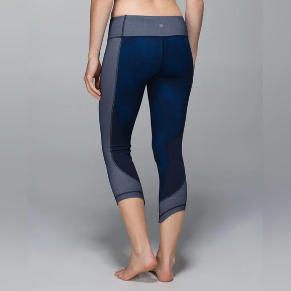 Lululemon Wunder Under Crop Sashiko - size 2 - Picture 2 of 7